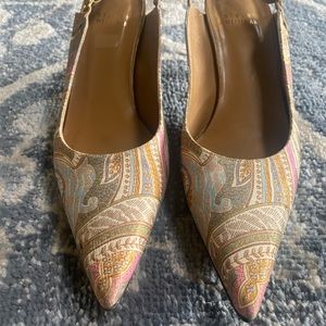 Stuart Weitzman Kitten Heel Sz 7